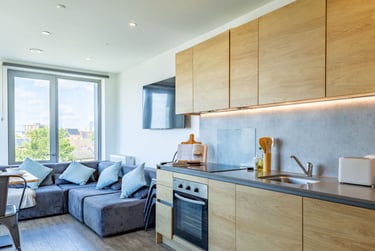 Gold En Suite - Image 10